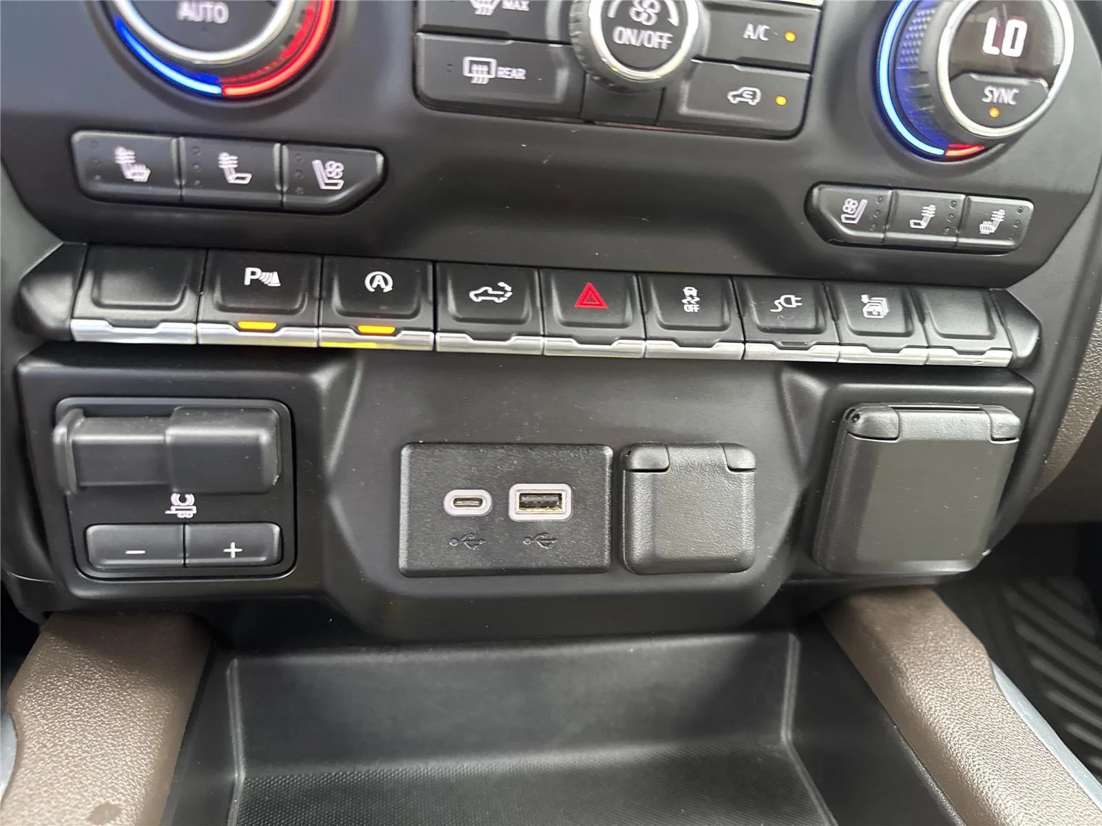 Used 2019 SILVER ICE METALLIC Chevrolet LTZ image 28