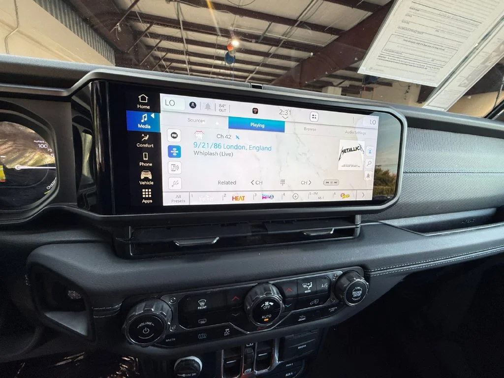 Used 2024 Gray Jeep Rubicon 4xe image 21