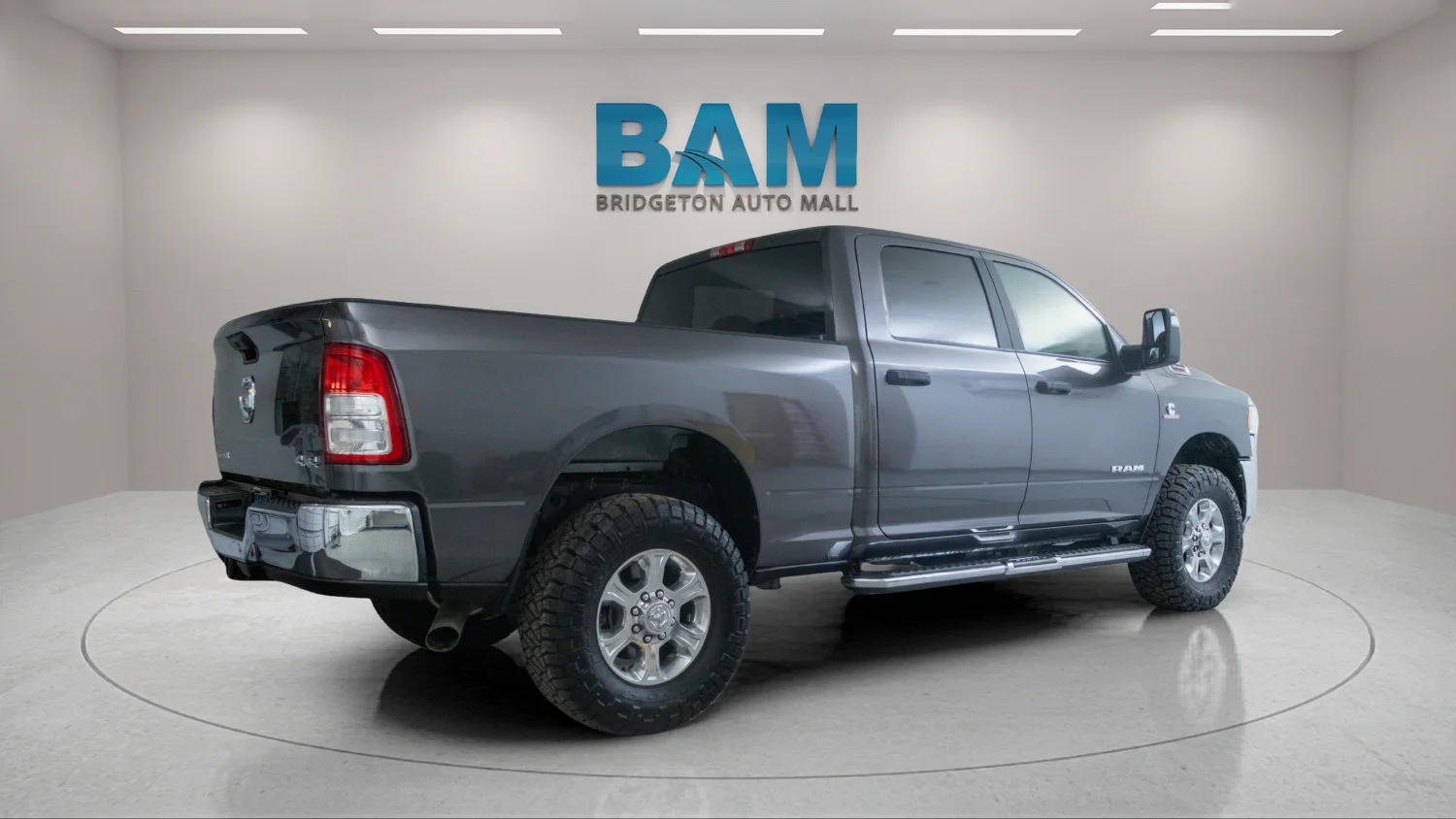 Used 2024 Gray Med Ram Big Horn image 7