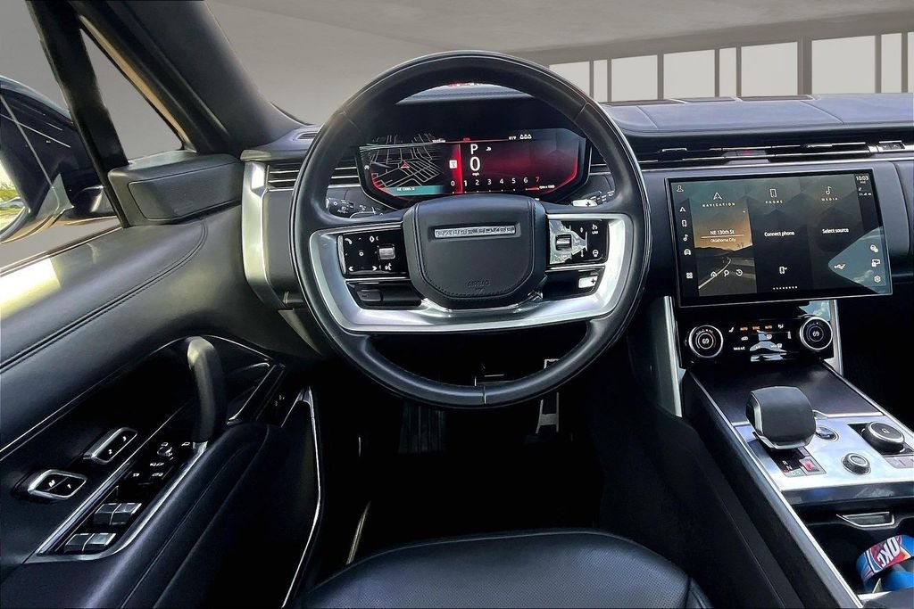 Used 2023  Land Rover SE image 5