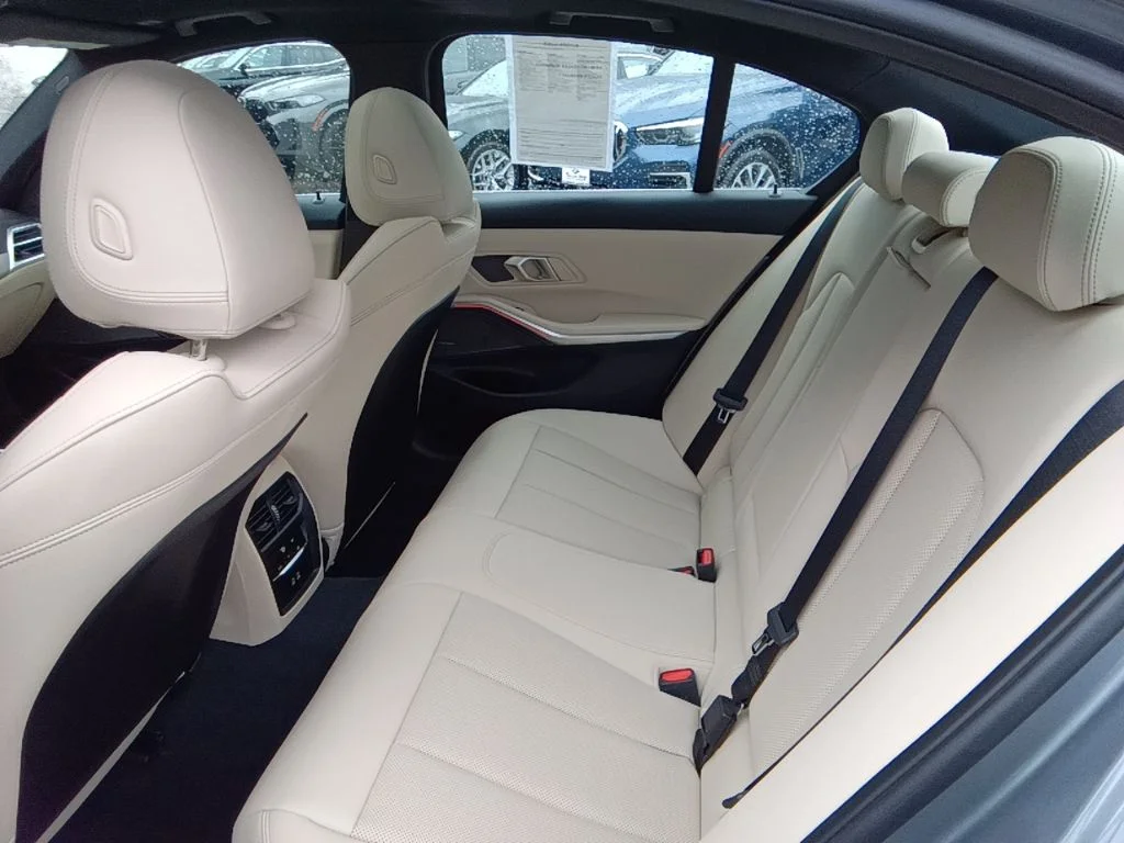 2025 BMW 3 Series 330i - Photo 24