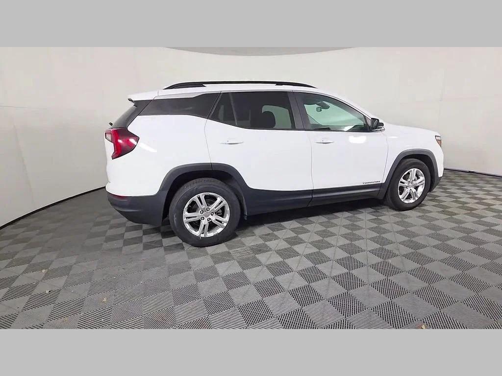 Used 2022 Summit White GMC SLE image 38