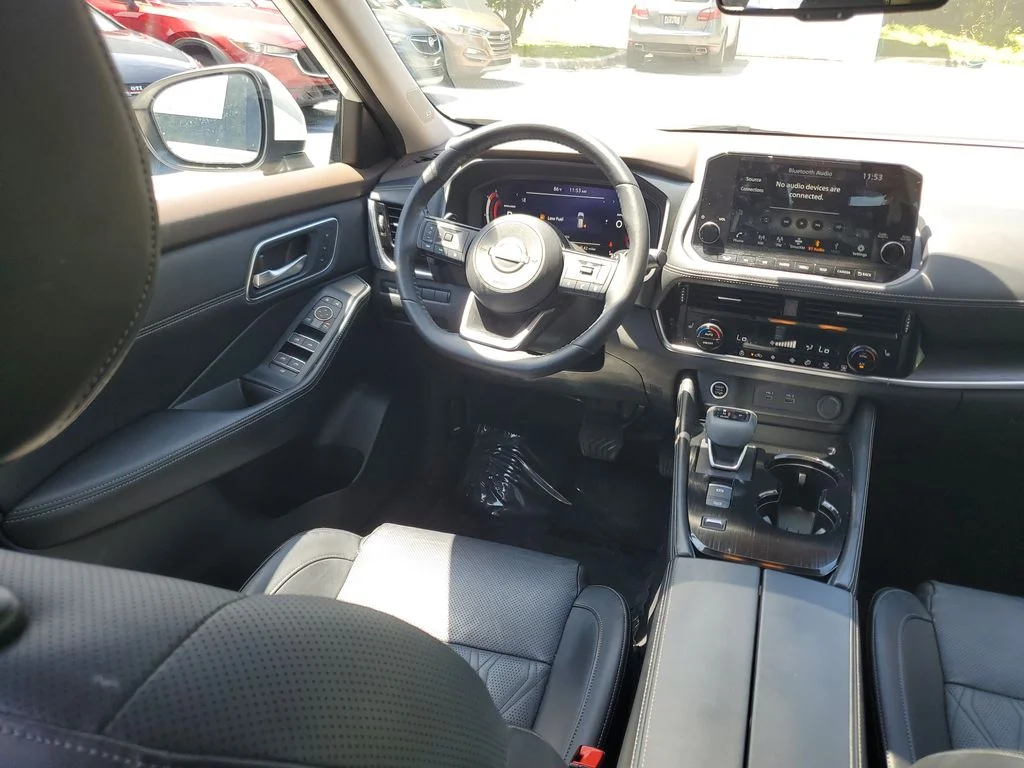 Used 2023 White Nissan Platinum image 16