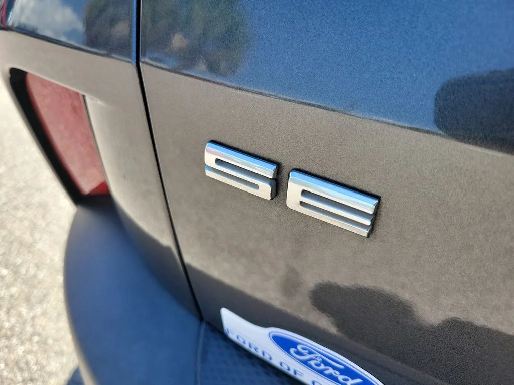 Used 2020 Magnetic Metallic Ford SE Sport image 10