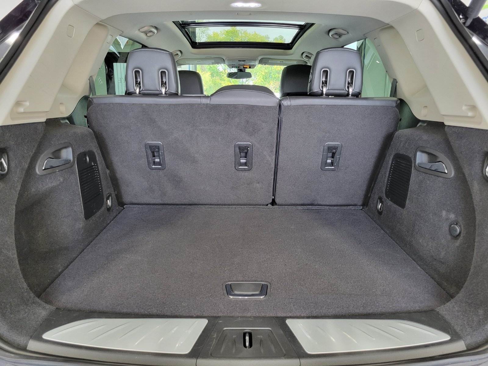 Used 2020 Blue Buick Essence image 32