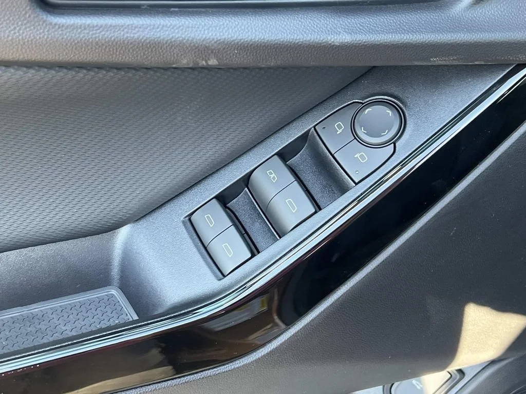2027 Chevrolet Equinox LT - Photo 11