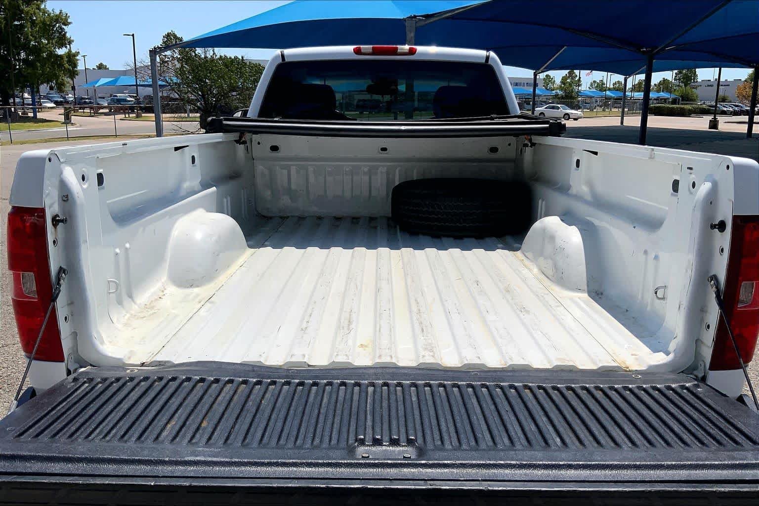 Used 2007 Summit White Chevrolet Work Truck image 32