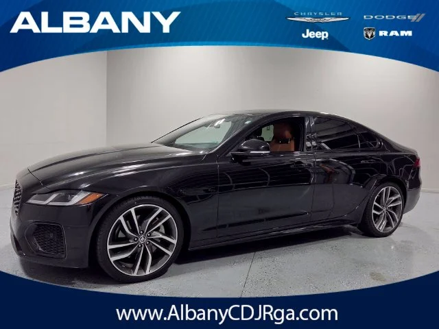 Used 2024 Black Jaguar R-Dynamic SE image 1