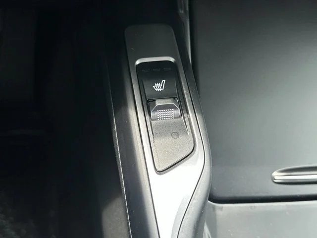 Used 2023 White Kia S image 24
