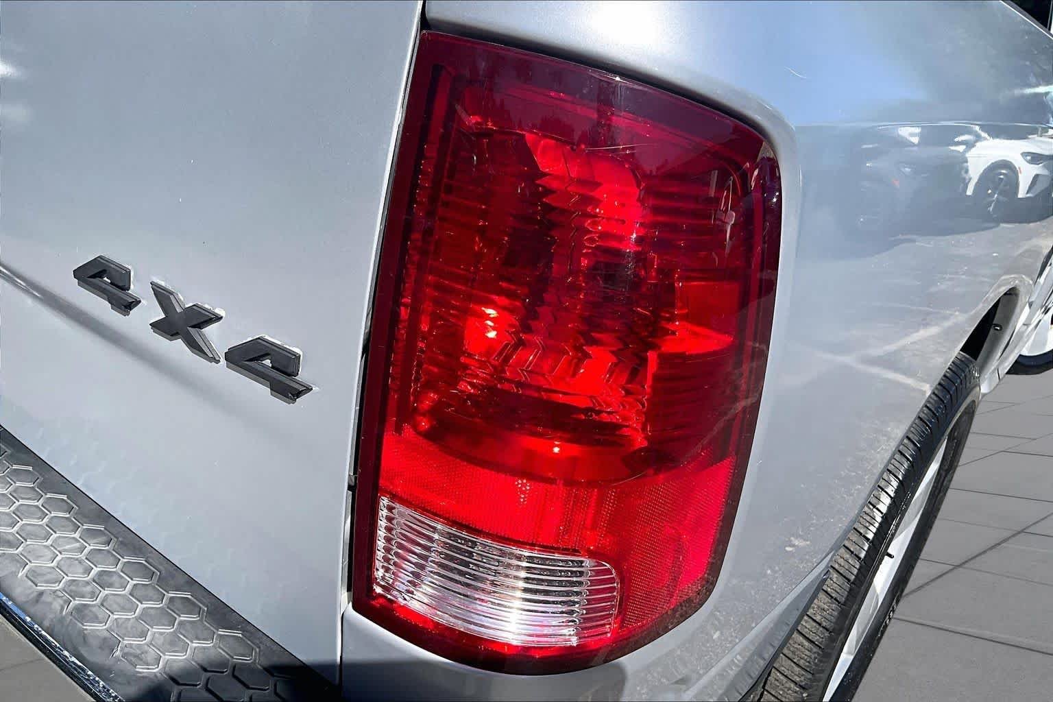 Used 2011 Bright Silver Metallic Ram SLT image 27