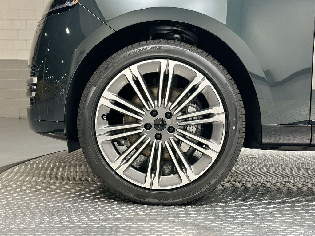 New 2026 Belgravia Green Land Rover SE image 13