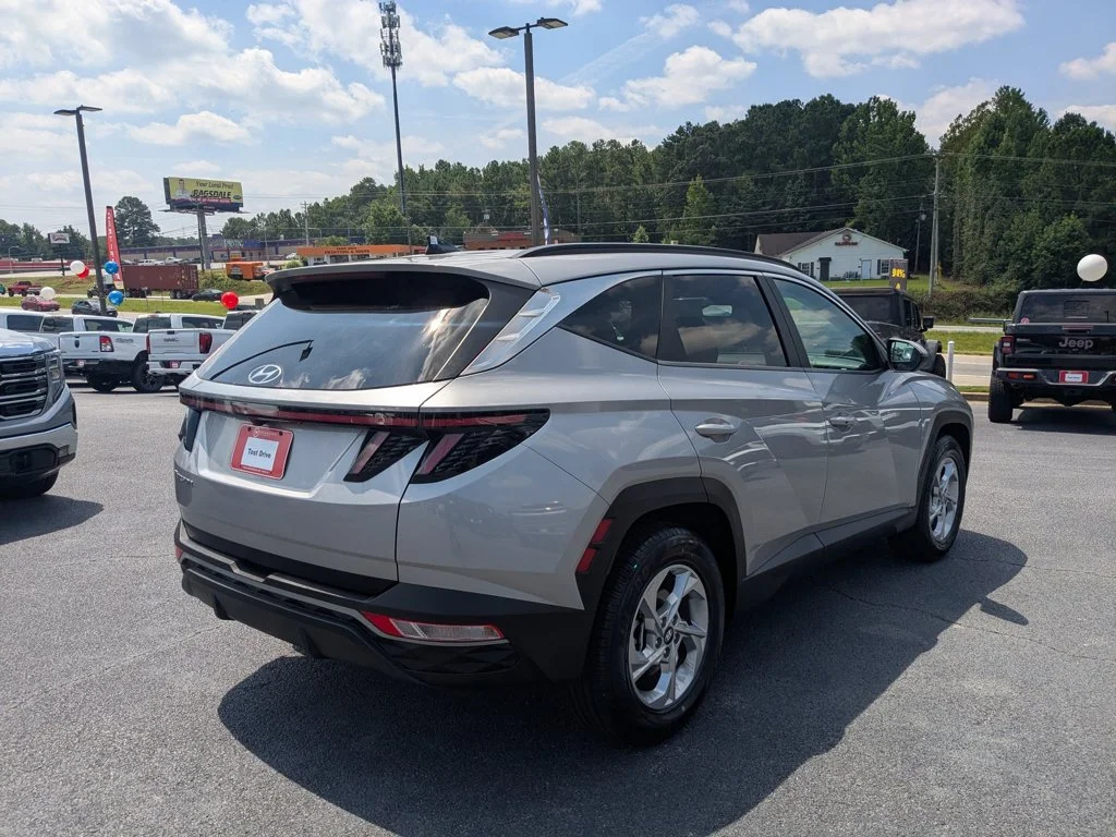 Used 2022 Shimmering Silver Hyundai SEL image 5