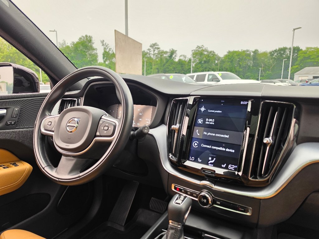 Used 2019 Onyx Black Metallic Volvo T6 Momentum image 28