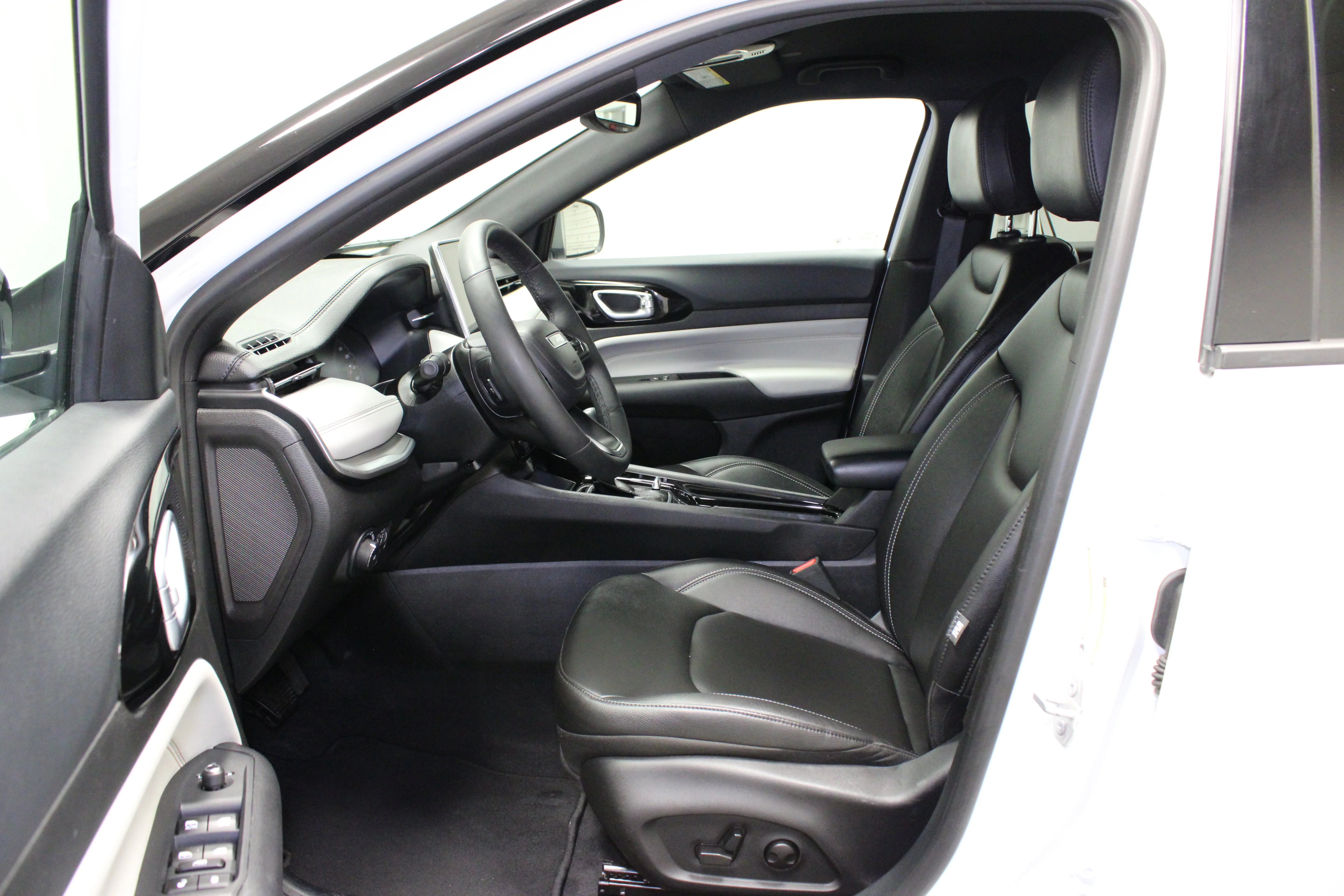 Used 2025 Bright White Clearcoat Jeep Limited image 16