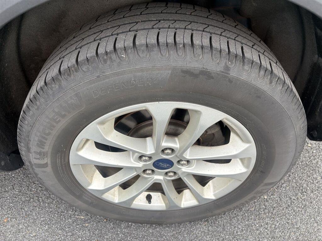 Used 2020 Dark Ford SE image 11