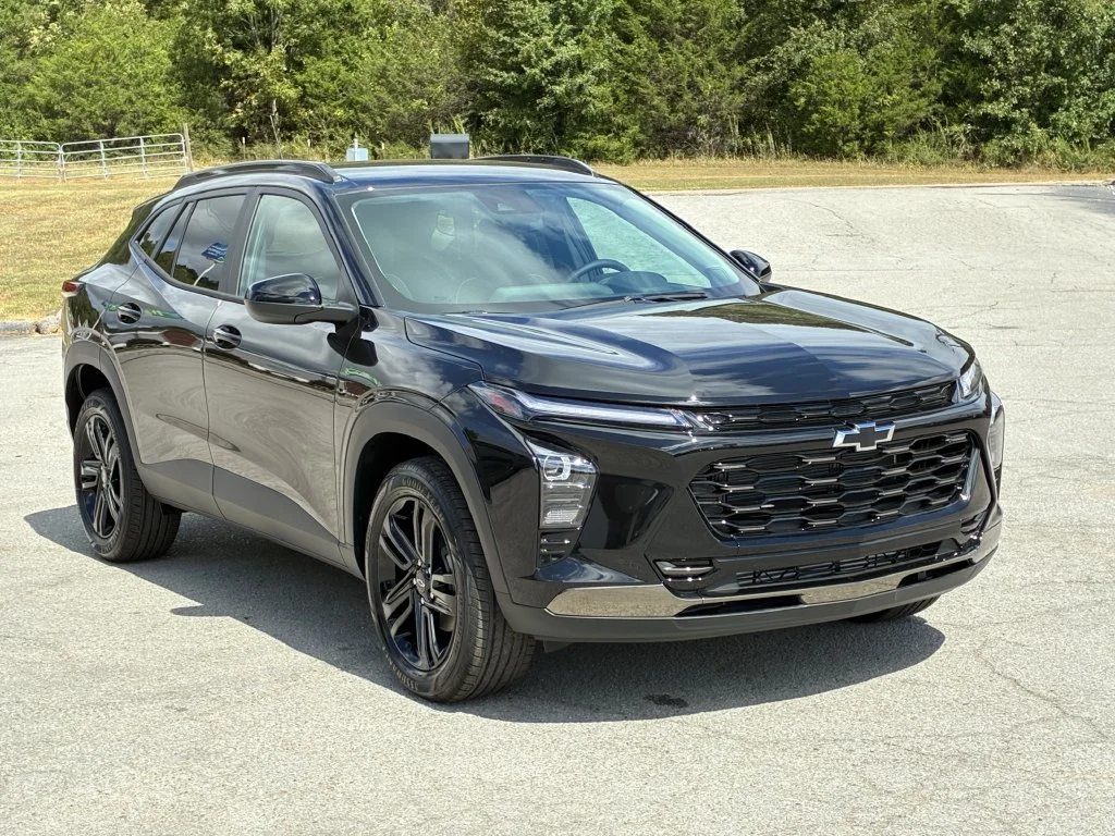 New 2026 Mosaic Black Metallic Chevrolet ACTIV image 4