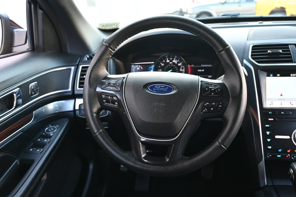 Used 2019 Burgundy Ford Limited image 31