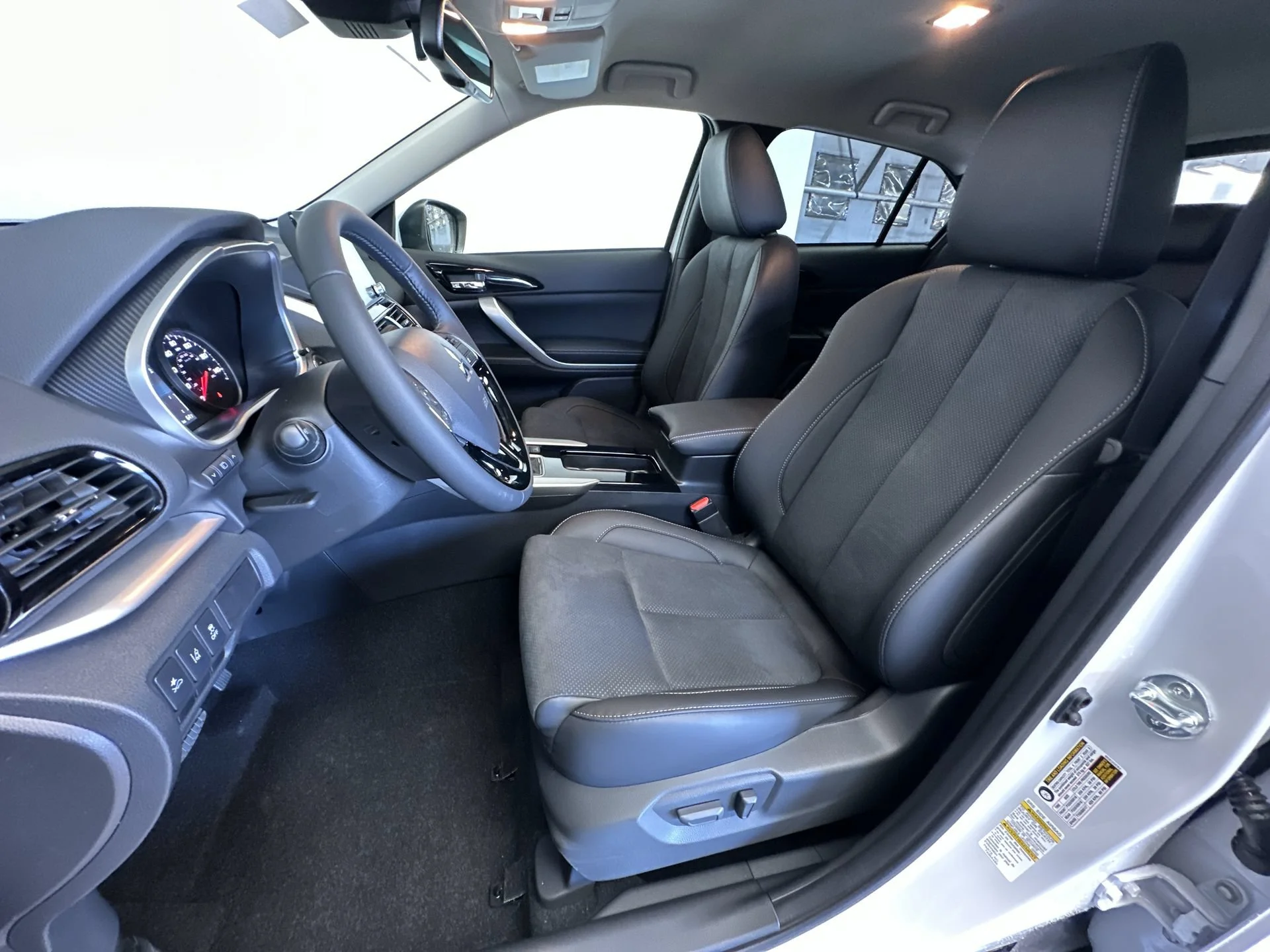 New 2026 White Diamond Mitsubishi SE image 12