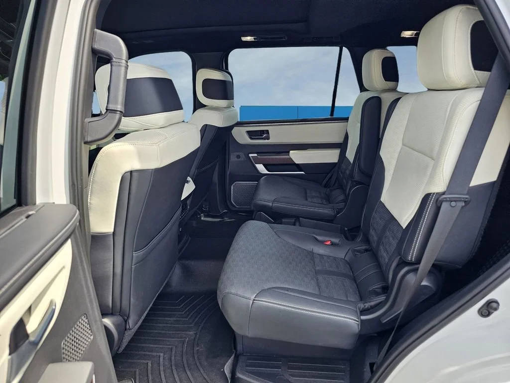 Used 2024  Toyota SR5 image 34