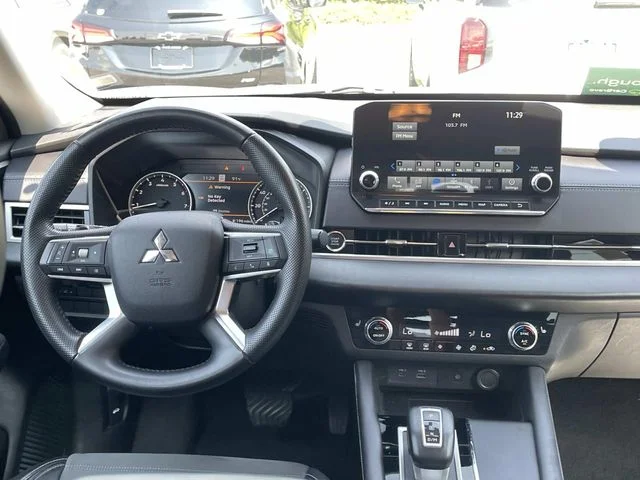 Used 2024  Mitsubishi SE image 13