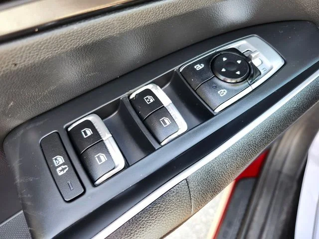 Used 2021 Red Kia S image 34