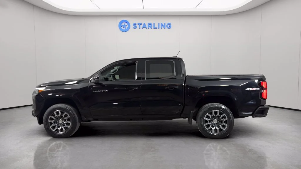 Used 2023 BLACK Chevrolet 4WD LT image 3
