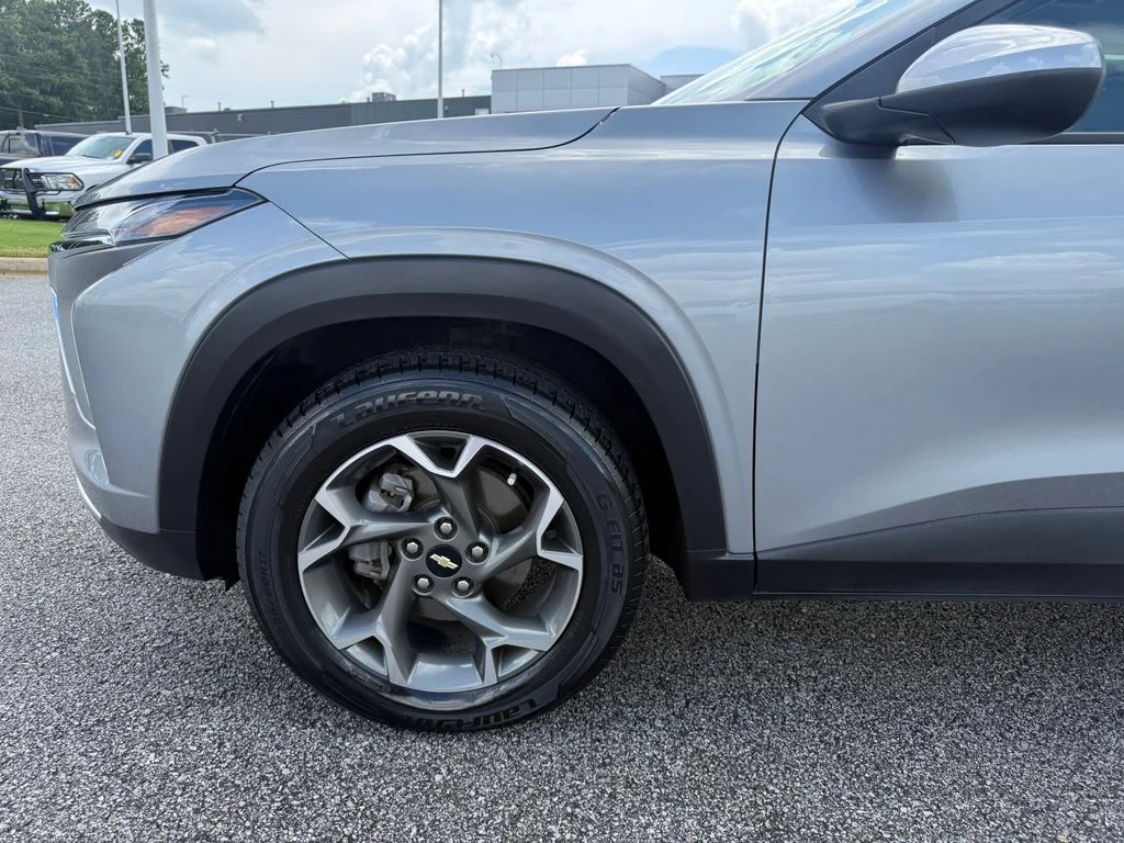 Used 2025 Gray Chevrolet LT image 23