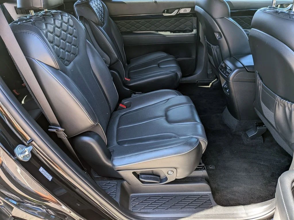 Used 2021 Black Hyundai Calligraphy image 33