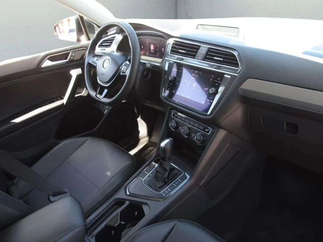 Used 2020 Deep Black Pearl Volkswagen  image 9