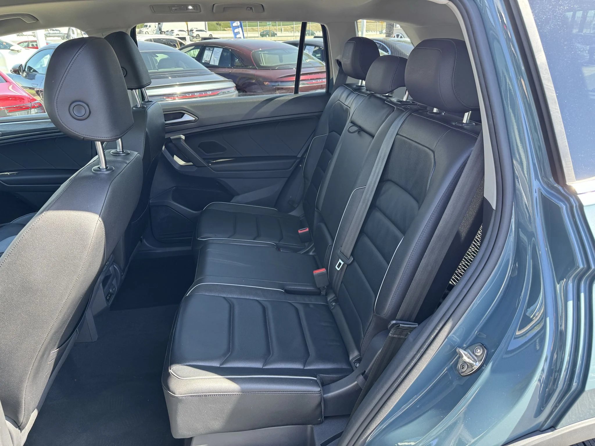 Used 2019 Stone Blue Metallic Volkswagen SEL Premium image 31