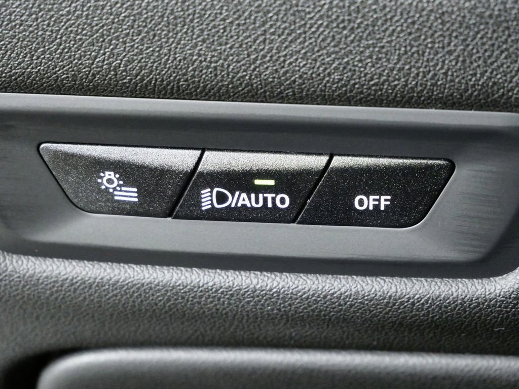 Used 2026 Skyscraper Grey Metallic BMW xDrive40i image 41