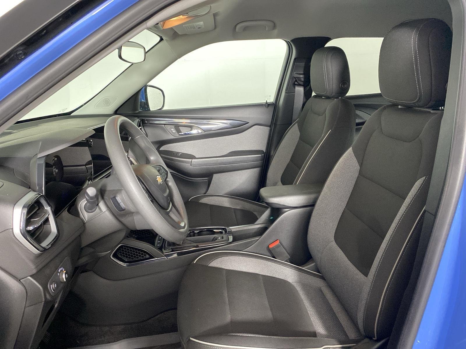Used 2024 Fountain Blue Chevrolet LT image 10