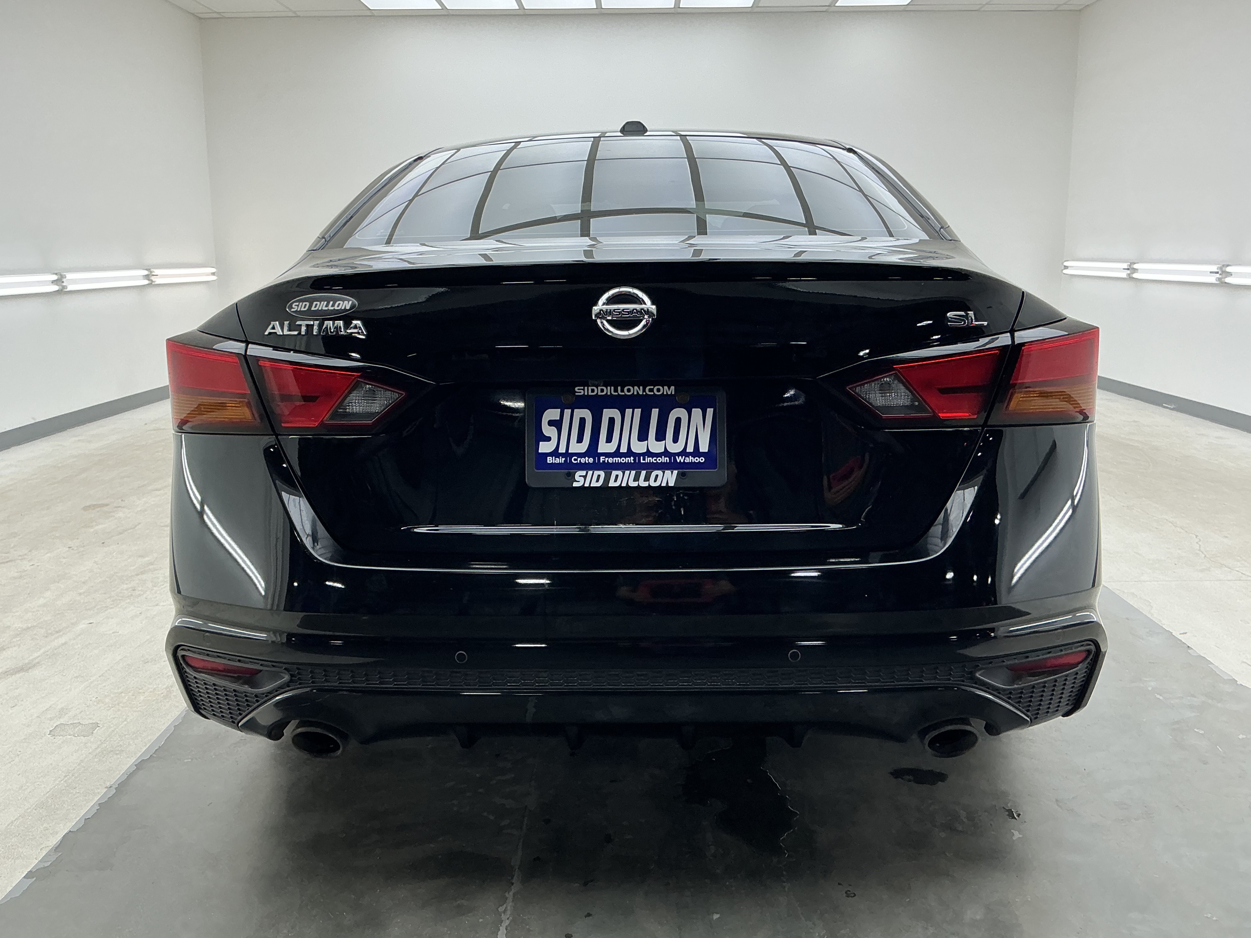 Used 2019 Super Black Nissan 2.5 SL image 5