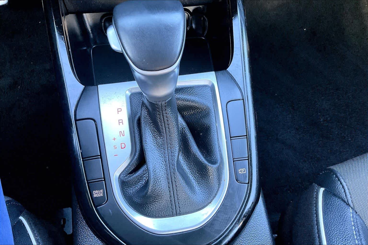 Used 2024 Snow White Pearl Kia GT-Line image 35
