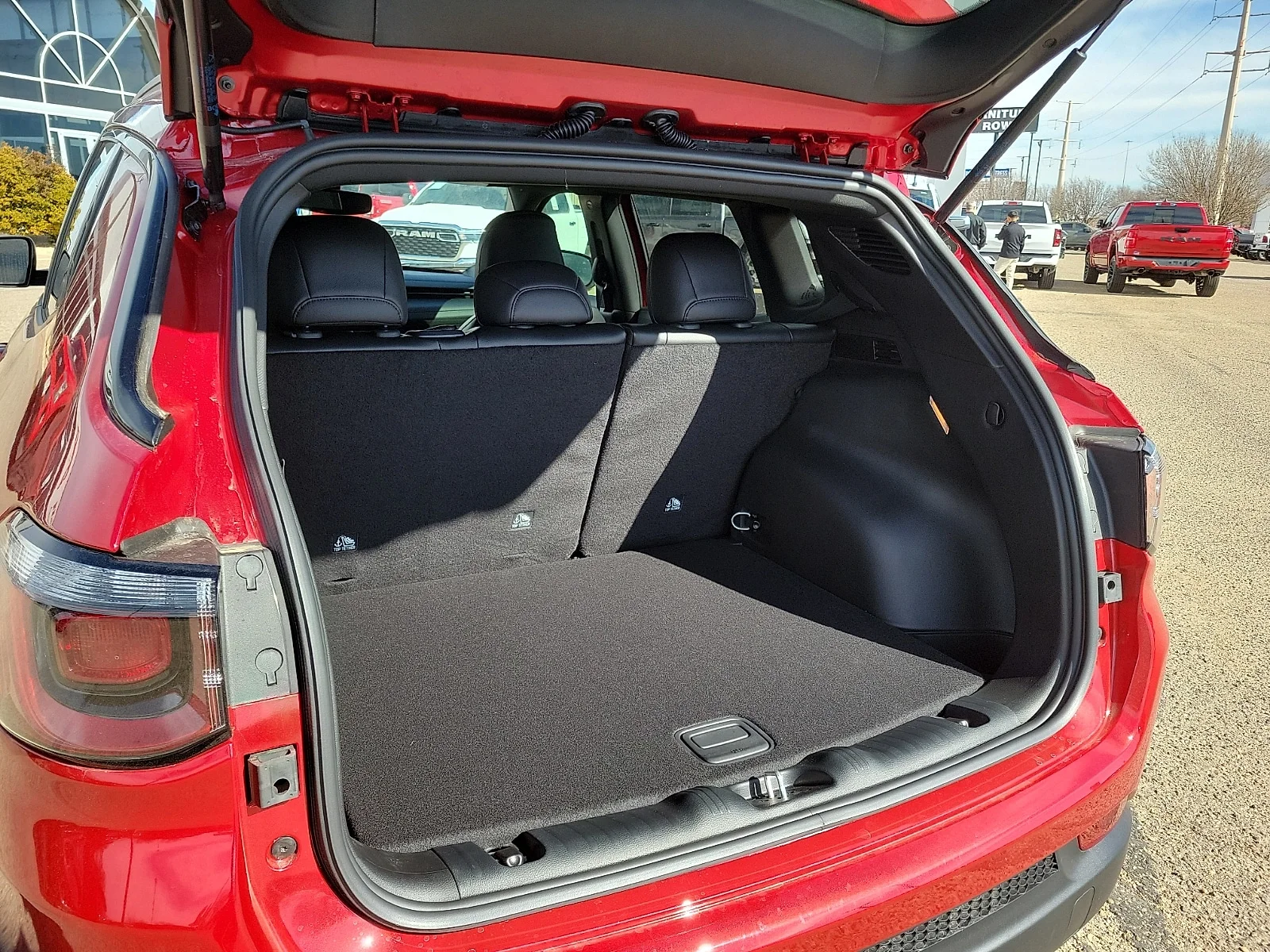 New 2026 Red Hot Pearlcoat Jeep LATITUDE ALTITUDE 4X4 image 8