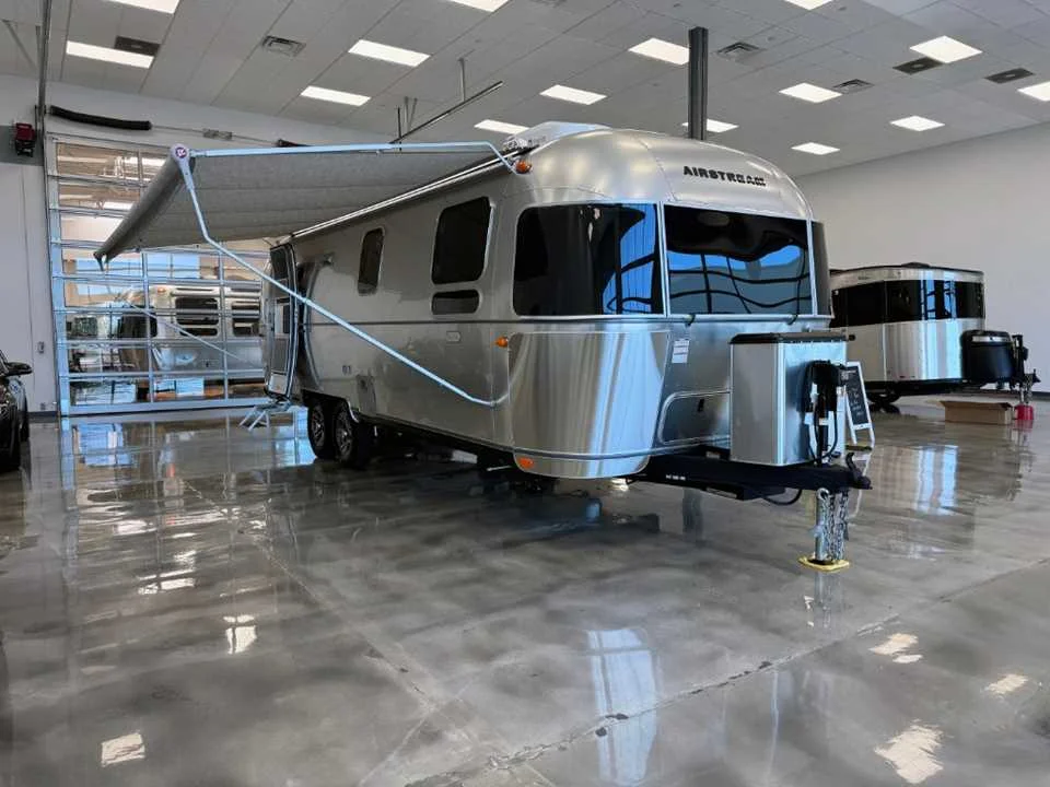 New 2027 SILVER AIRSTREAM  image 9