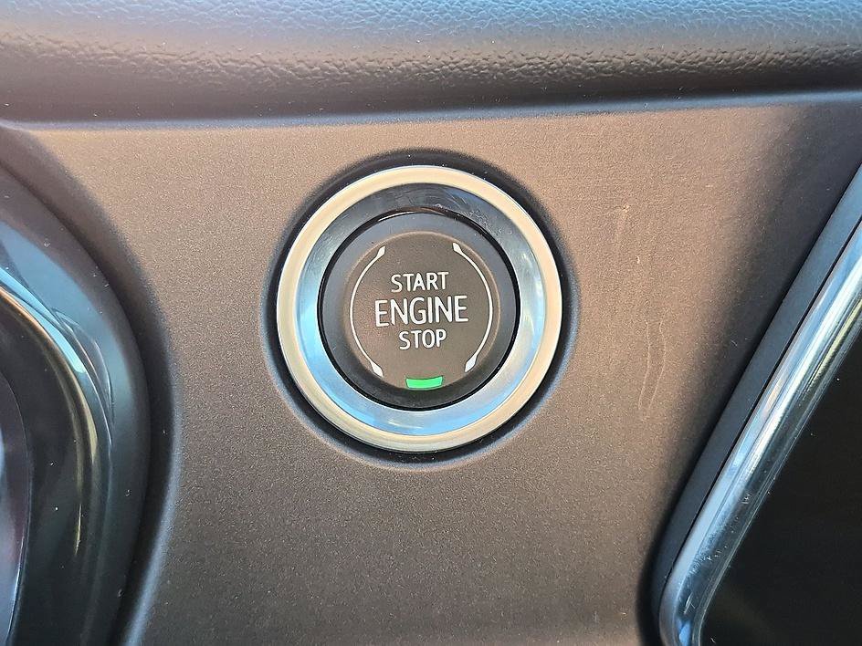 Used 2019 Summit White Chevrolet RS image 27