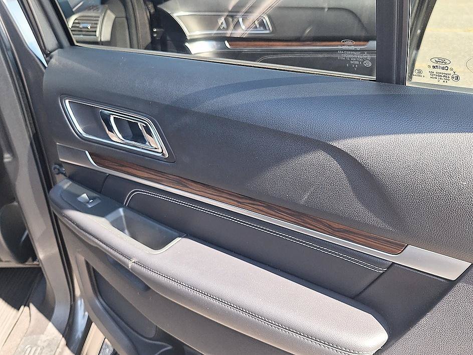 Used 2019 Magnetic Metallic Ford Limited image 29