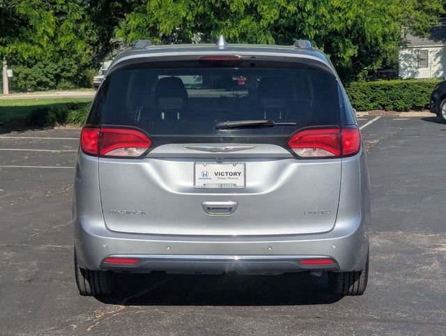 Used 2019 Billet Silver Metallic Clearcoat Chrysler Limited image 8