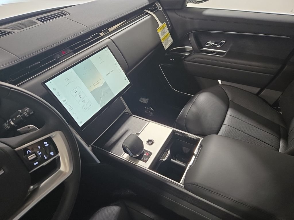 New 2026 Ostuni Pearl White Land Rover SE image 14