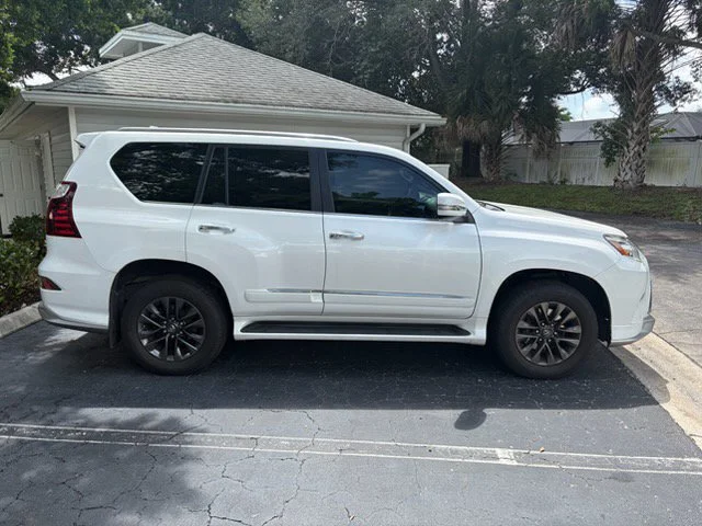 Used 2017  Lexus 460 image 3