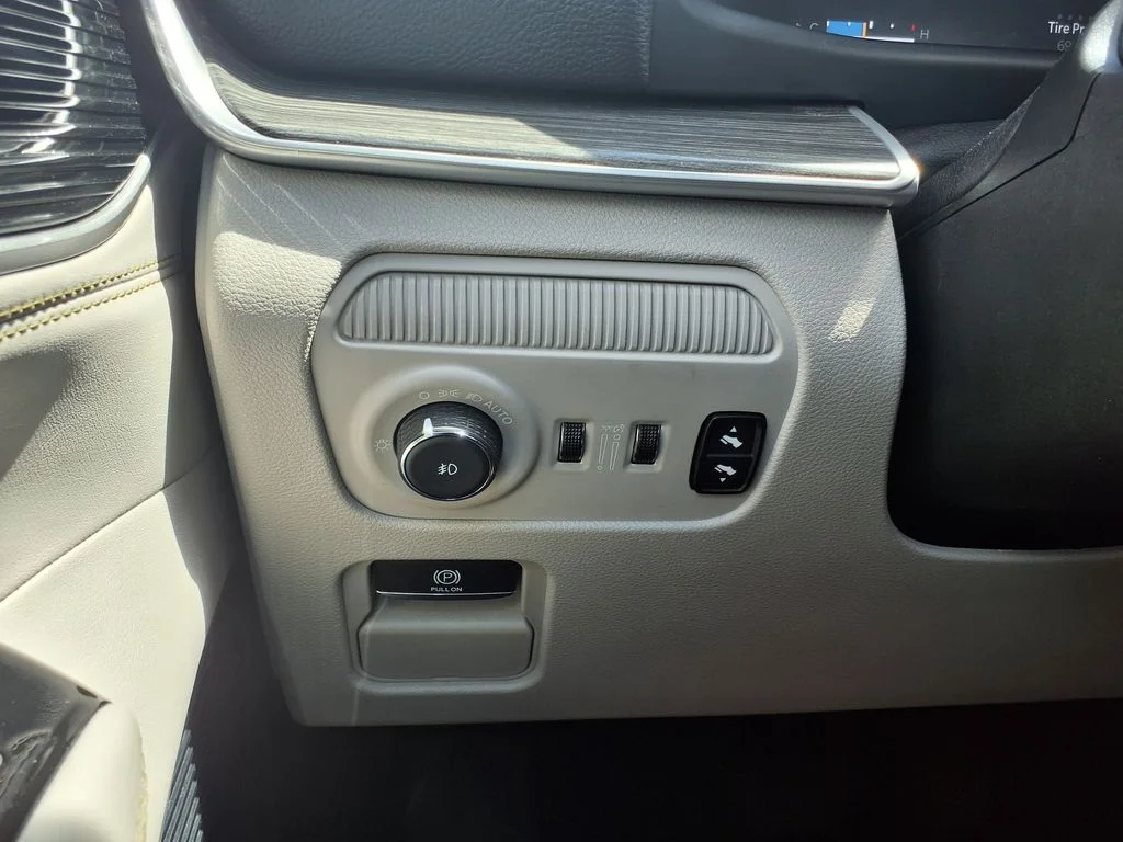 Used 2024 Black Jeep Series II image 37