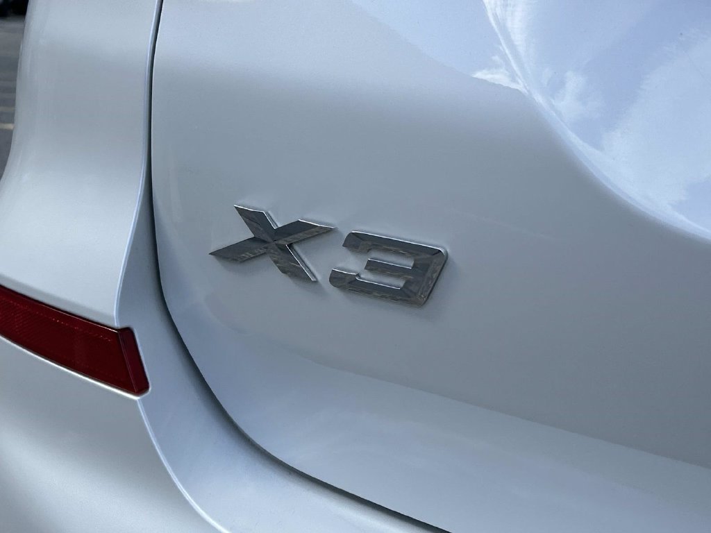 Used 2021 White BMW xDrive30i image 14
