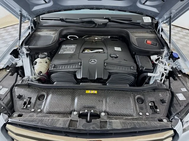 Used 2025 Silver Mercedes-Benz GLS 580 image 33