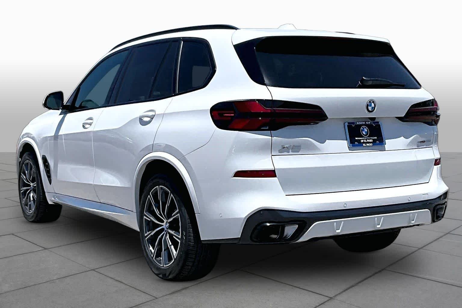 New 2026 Alpine White BMW sDrive40i image 12