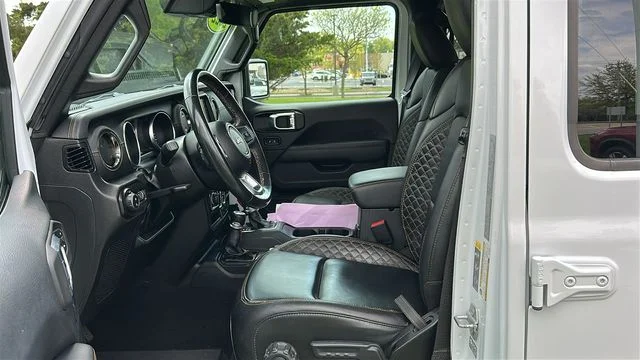 Used 2022 White Jeep Overland image 10