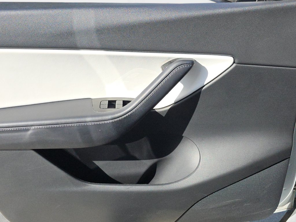 Used 2020 White Tesla Long Range image 21