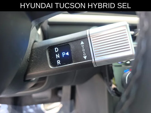 Used 2025 White Hyundai SEL Convenience image 26