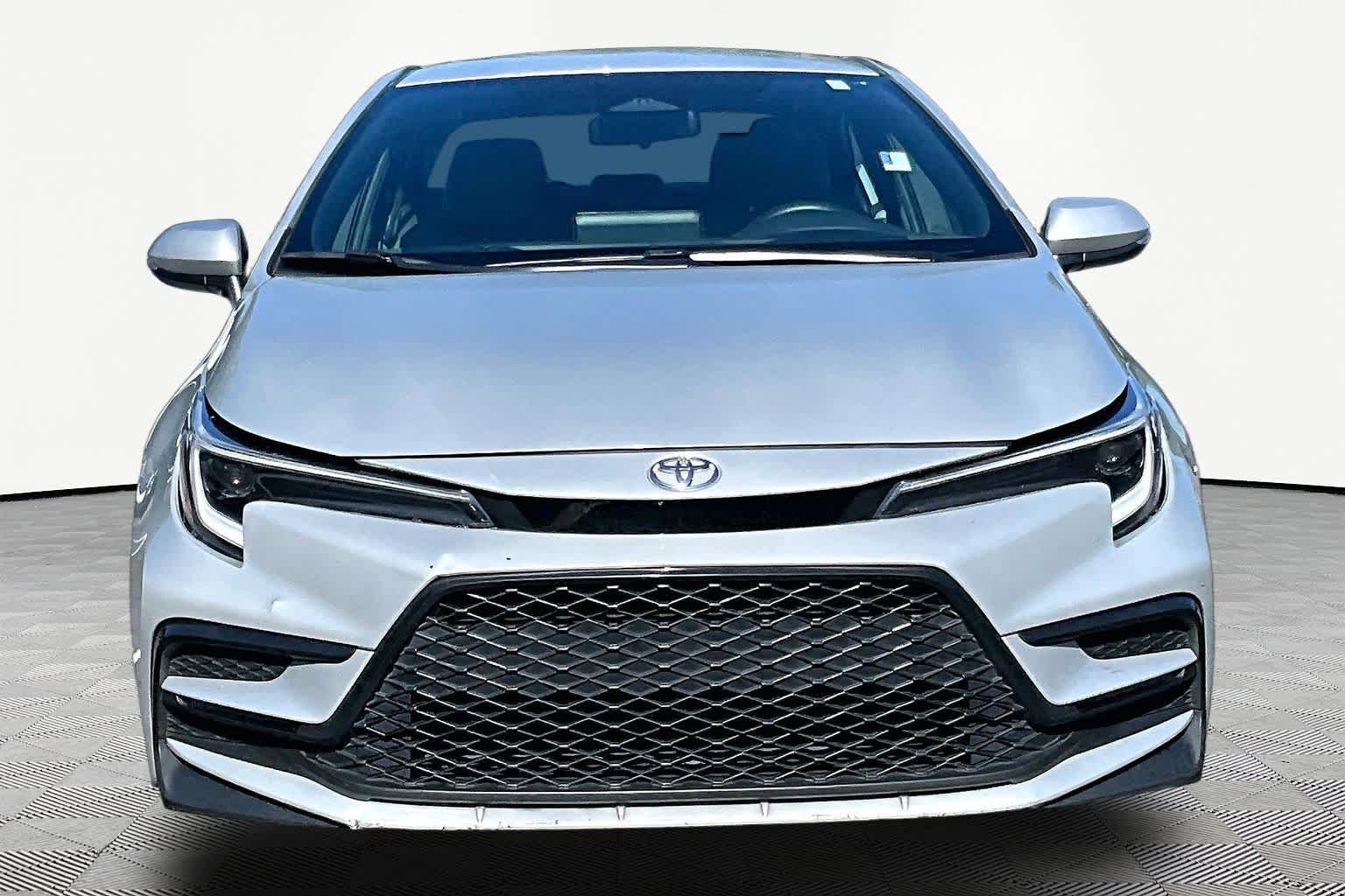 Used 2025 Classic Silver Metallic Toyota SE image 4