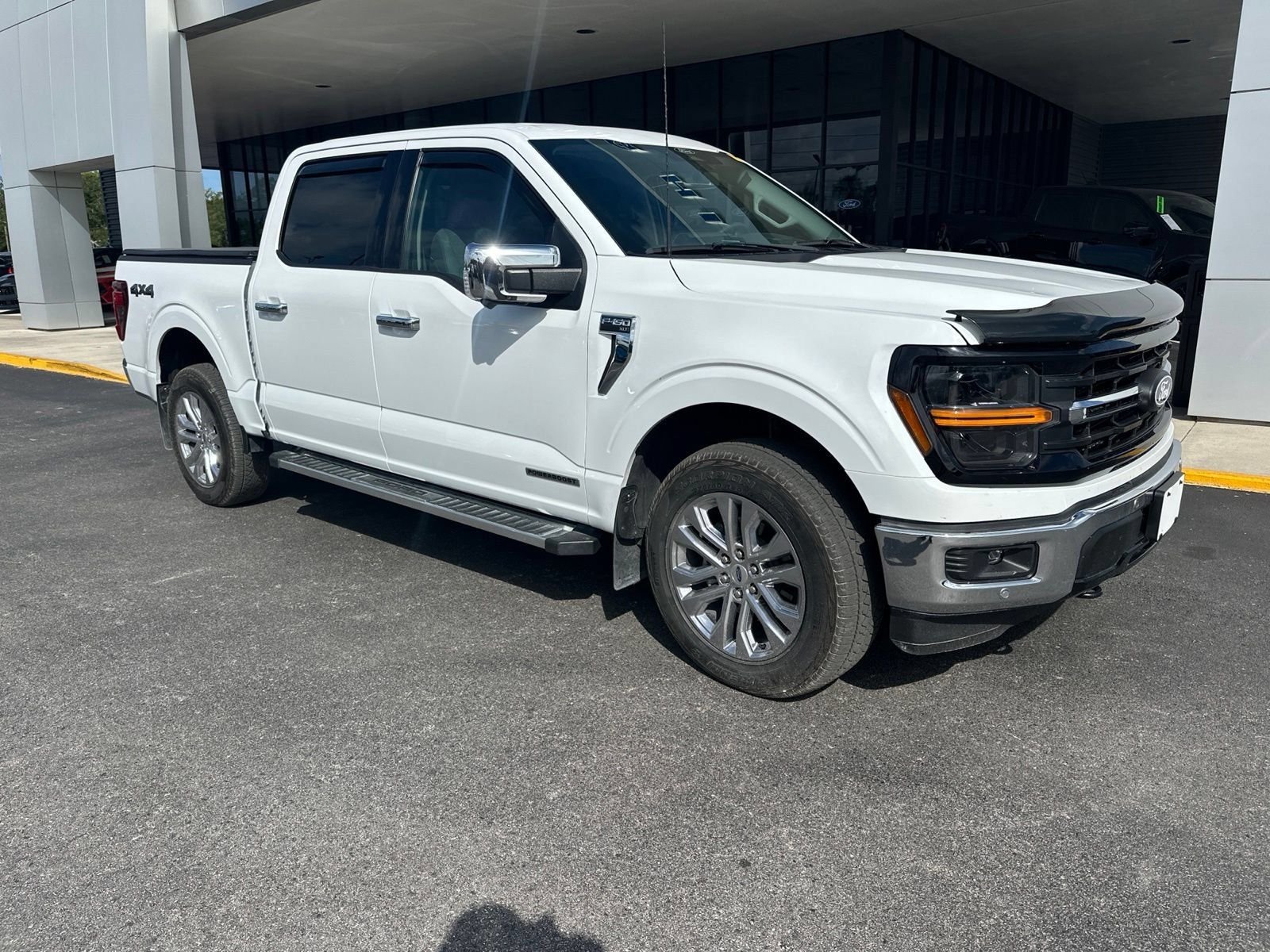 Certified Used 2024 Oxford White Ford XLT image 2